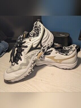 Mizuno Women's White, Black & Gold Athletic Running Shoes